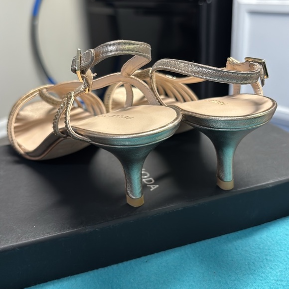 Beautiful sparkly shoes by Pelle Moda - Picture 4 of 6